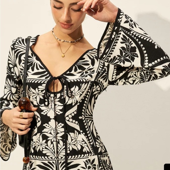 Commense Black and White Patterned Dress - Picture 6 of 10
